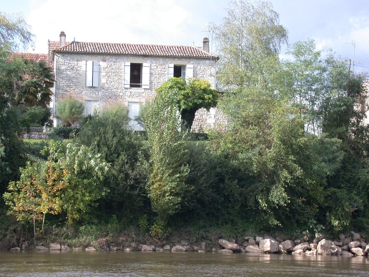 vente Grande Maison de Maitre à côté de la rivière avec Gîte, granges